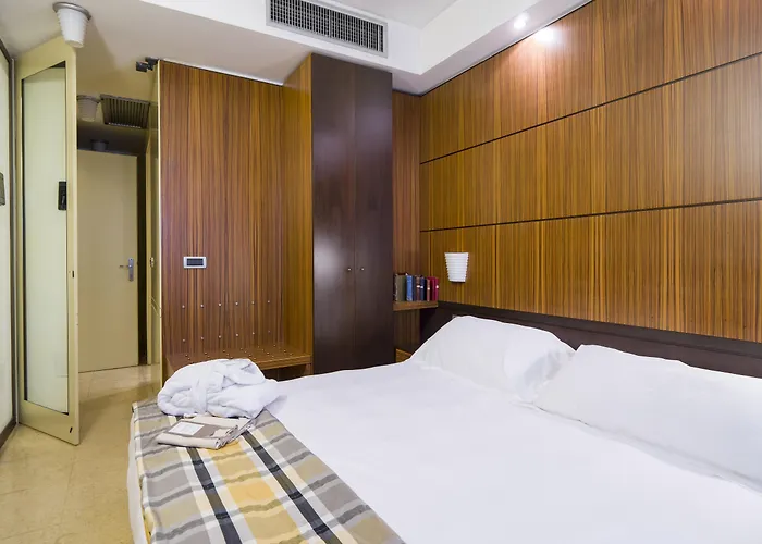 Carrobbio فندق 4*